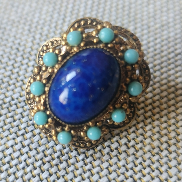 Upcycled to Brooches - Picture 7 of 8